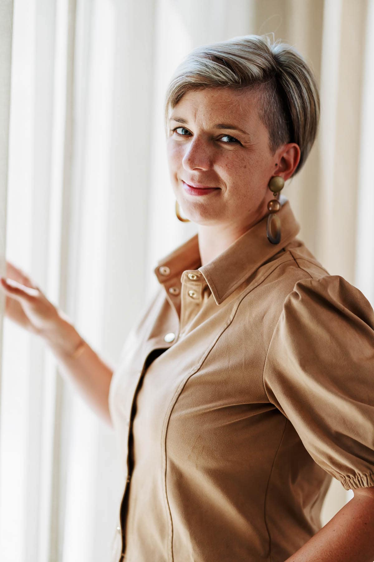 Videoportret - bedrijfsvideo - imagovideo -Eline Van Laecke - campagne fotografie - portretfotografie - portretten - videoportret - Levi Lenaerts - blikopener - professionele fotografie en bedrijfsvideo's - www.blikopener.be