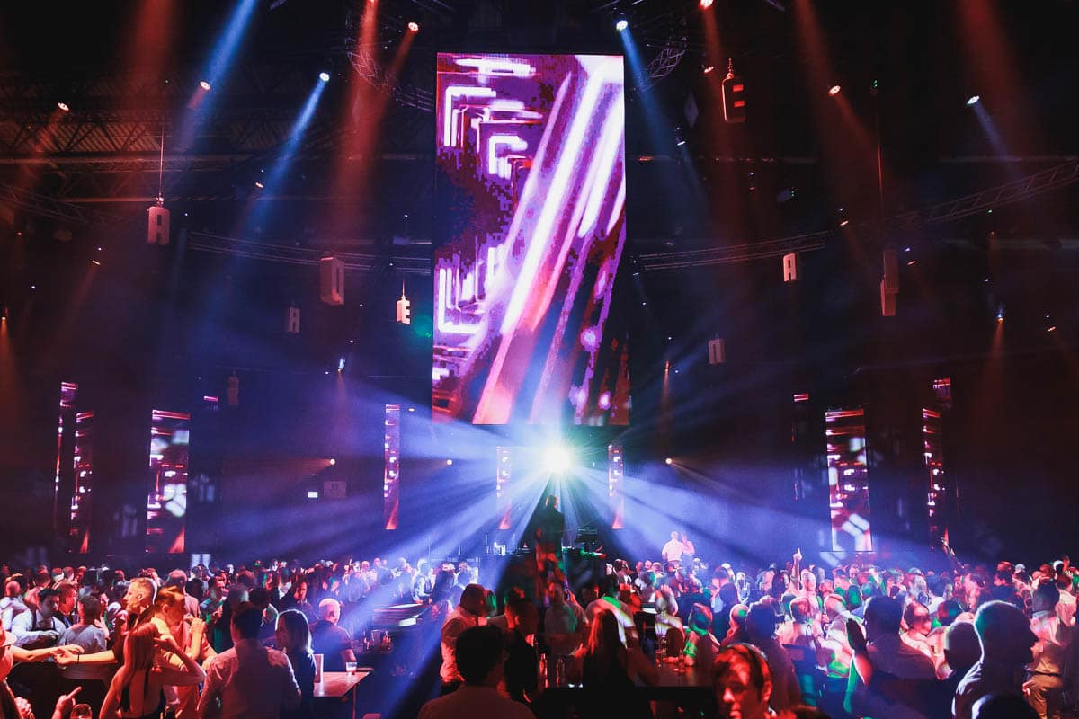 Personeelsfeest Vandersanden Steenfabrieken - Soeverein Lommel - Video editing - videomontage - videomonteur - Branding fotografie - campagne fotografie - portretfotografie - portretten - productfotografie - aftermovie - Levi Lenaerts - blikopener - professionele fotografie en bedrijfsvideo's - www.blikopener.be