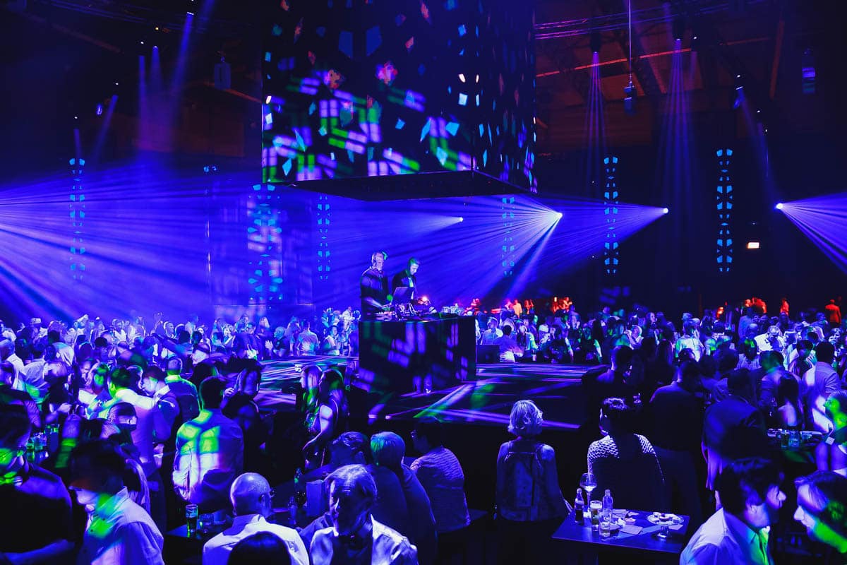 Personeelsfeest Vandersanden Steenfabrieken - Soeverein Lommel - Video editing - videomontage - videomonteur - Branding fotografie - campagne fotografie - portretfotografie - portretten - productfotografie - aftermovie - Levi Lenaerts - blikopener - professionele fotografie en bedrijfsvideo's - www.blikopener.be