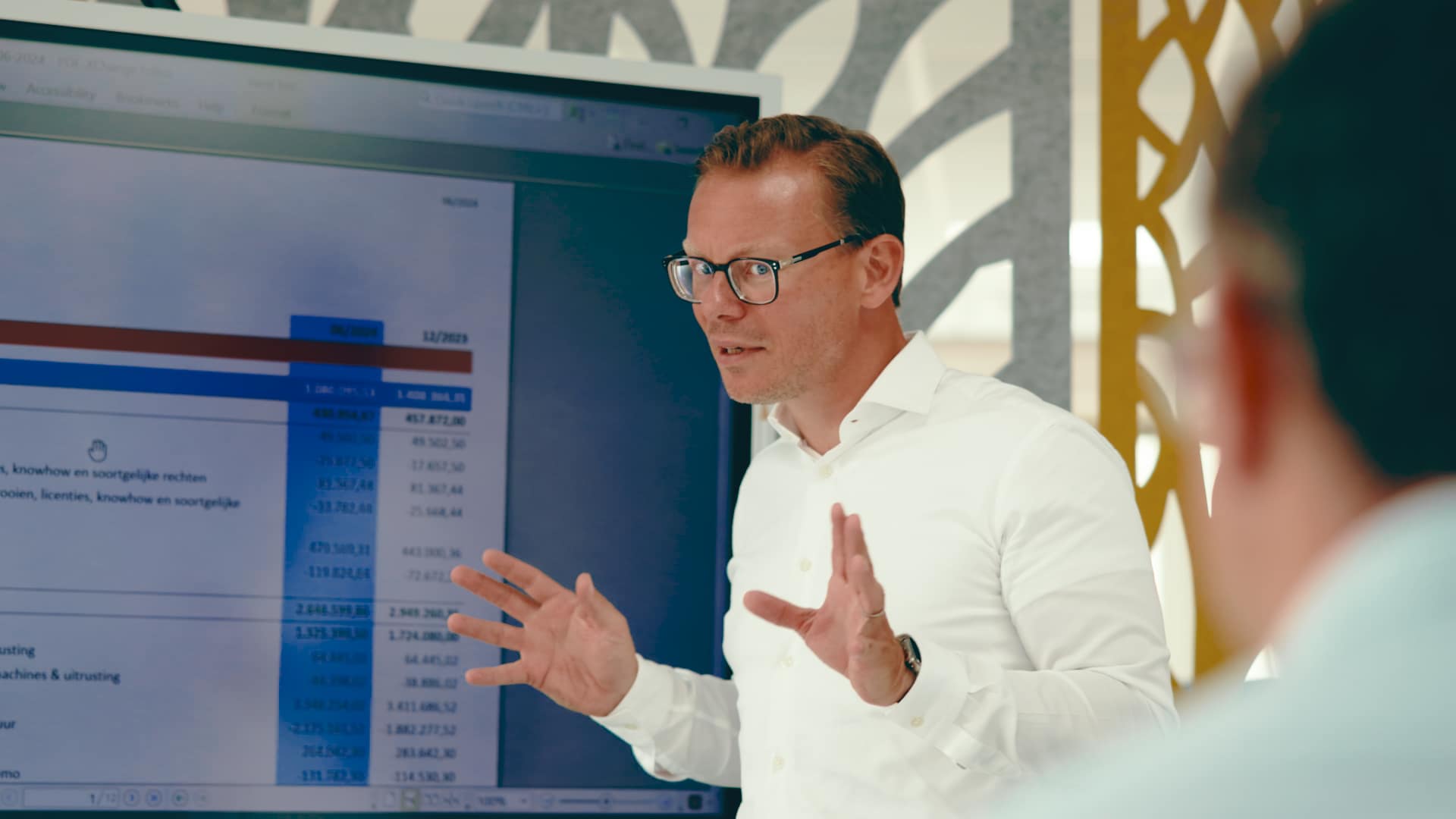 Videoportret - bedrijfsvideo - imagovideo - I am ten - BDO cynex - catsendogs.be - campagne fotografie - portretfotografie - portretten - videoportret - Levi Lenaerts - blikopener - professionele fotografie en bedrijfsvideo's - www.blikopener.be