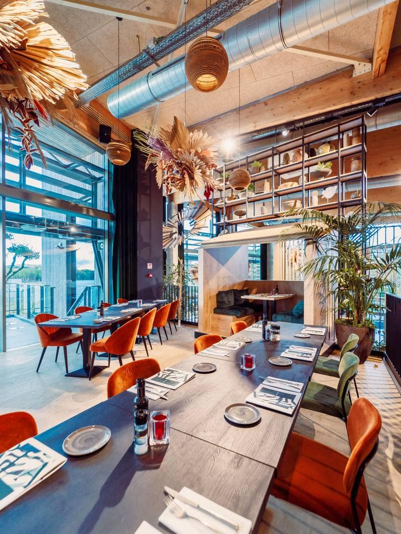 Restaurant met vrienden - Terhills Resort - Center Parcs - Maasmechelen - Levi Lenaerts - Blikopener - www.blikopener.be - professionele fotografie en bedrijfsvideo's