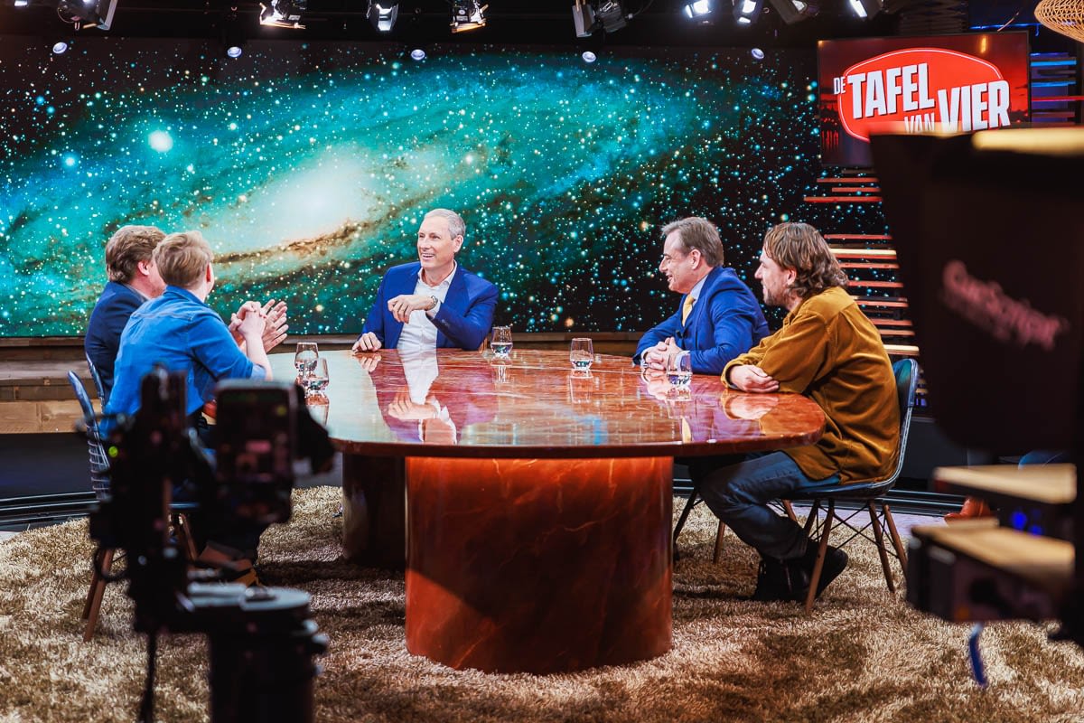 De Tafel van Vier - Play4 - Deusjevoo - Video editing - videomontage - videomonteur - Branding fotografie - campagne fotografie - portretfotografie - portretten – portretfoto’s - productfotografie - aftermovie - Levi Lenaerts - blikopener - professionele fotografie en bedrijfsvideo's - www.blikopener.be