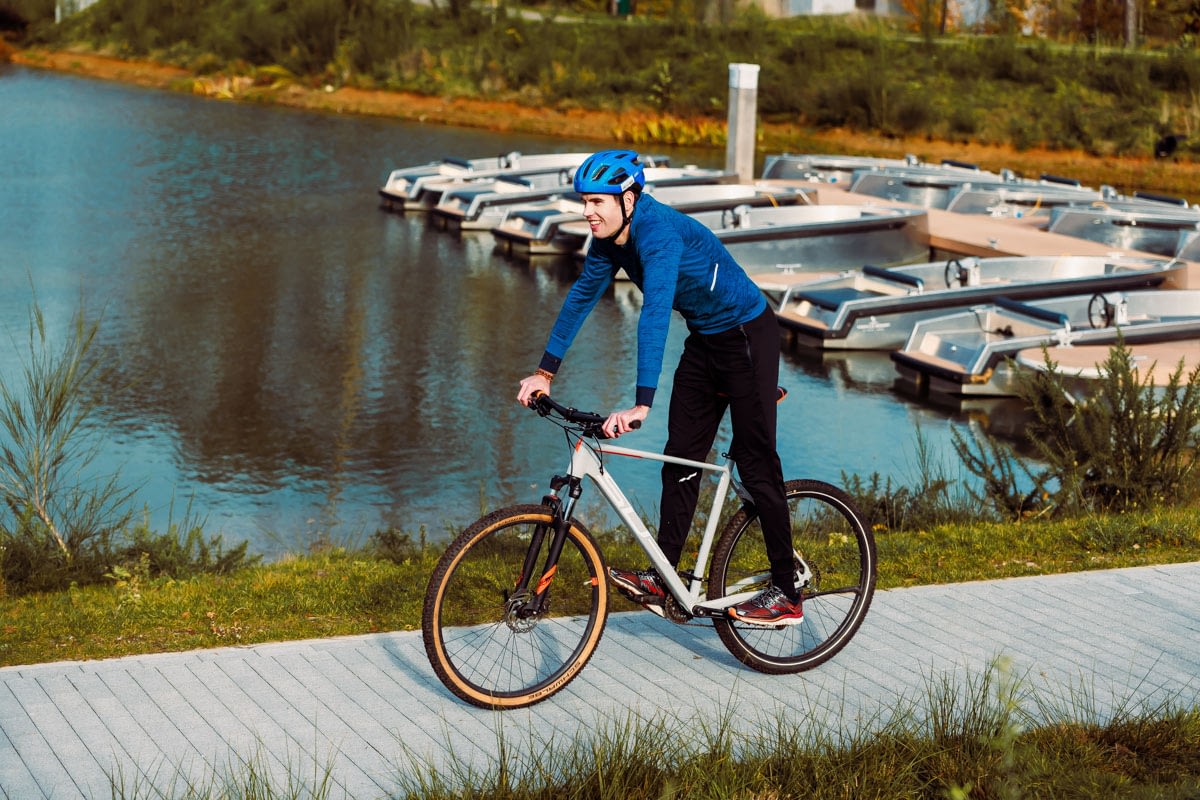 Mountainbike in Terhills Resort - Center Parcs Maasmechelen - Copyright Levi Lenaerts - blikopener - www.blikopener.be - Professionele fotografie en videografie - bedrijfsvideo - Oudsbergen, Limburg, belgië