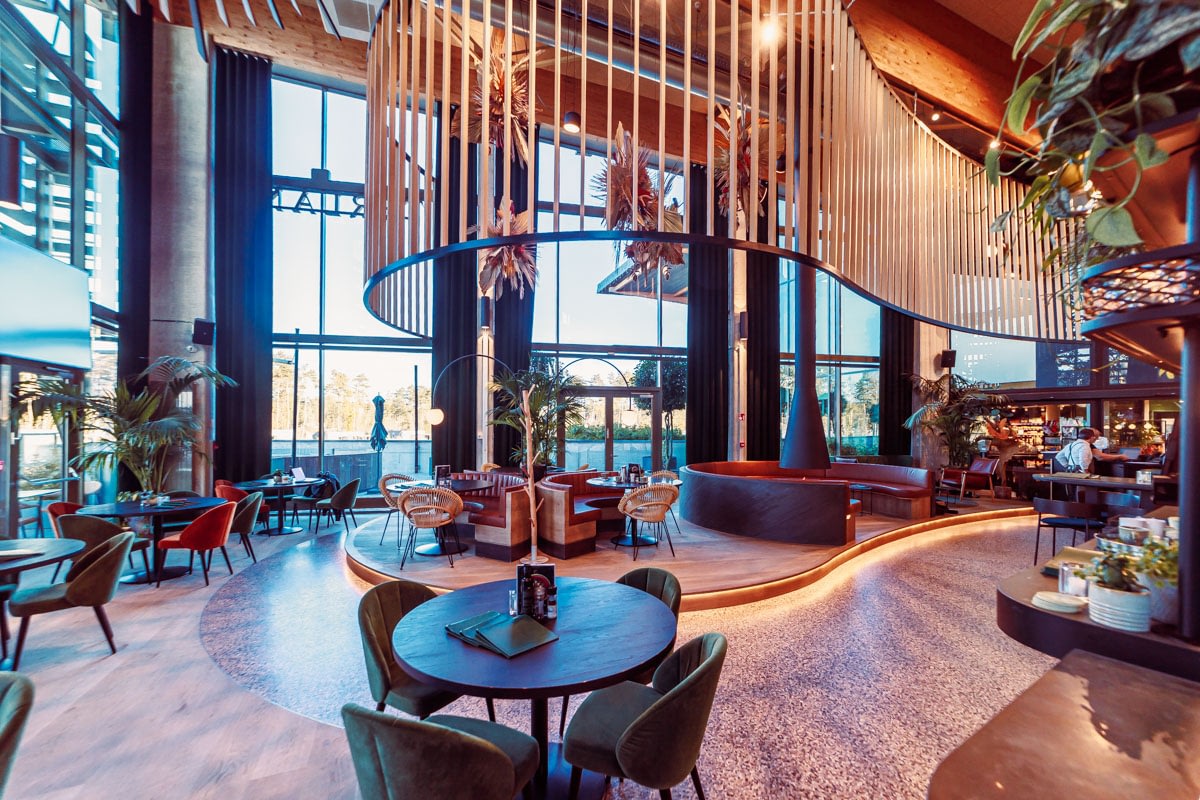 Restaurant met vrienden - vakantie - Terhills Resort - Center Parcs - Maasmechelen - Levi Lenaerts - Blikopener - www.blikopener.be - professionele fotografie en videografie - Limburg