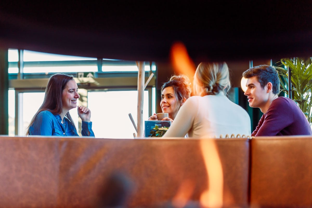 Restaurant met vrienden - vakantie - Terhills Resort - Center Parcs - Maasmechelen - Levi Lenaerts - Blikopener - www.blikopener.be - professionele fotografie en videografie - Limburg