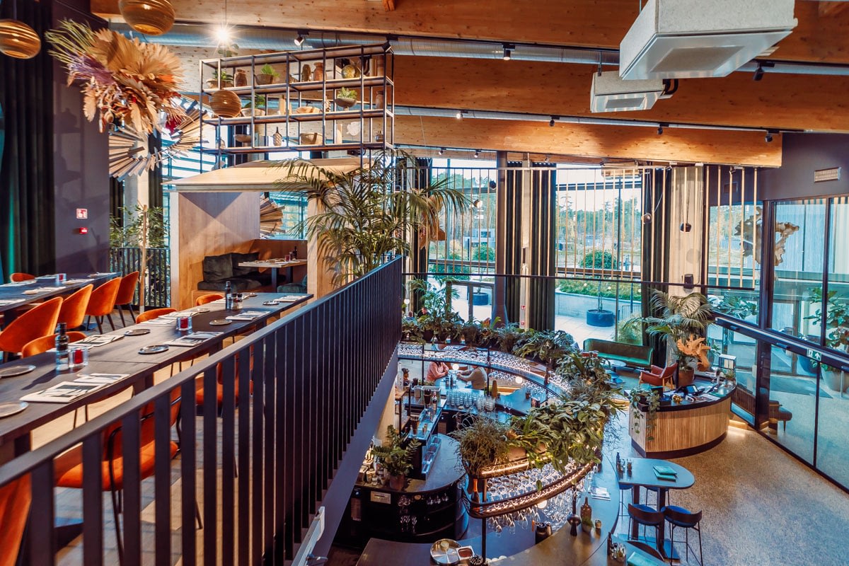 Restaurant met vrienden - Terhills Resort - Center Parcs - Maasmechelen - Levi Lenaerts - Blikopener - www.blikopener.be - professionele fotografie en bedrijfsvideo's
