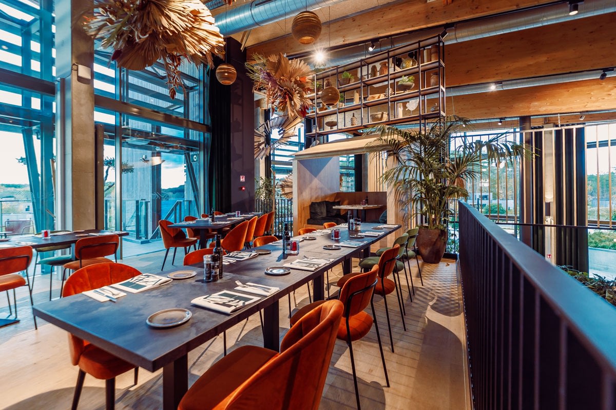 Restaurant met vrienden - Terhills Resort - Center Parcs - Maasmechelen - Levi Lenaerts - Blikopener - www.blikopener.be - professionele fotografie en bedrijfsvideo's