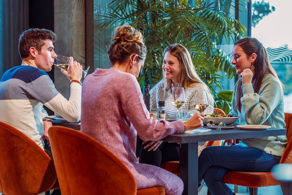 Restaurant met vrienden - Terhills Resort - Center Parcs - Maasmechelen - Levi Lenaerts - Blikopener - www.blikopener.be - professionele fotografie en bedrijfsvideo's