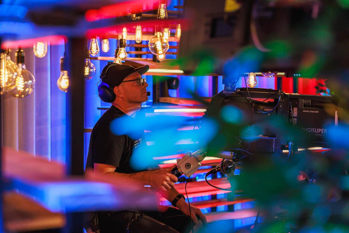 De Tafel van Vier - Play4 - Deusjevoo - Video editing - videomontage - videomonteur - Branding fotografie - campagne fotografie - portretfotografie - portretten – portretfoto’s - productfotografie - aftermovie - Levi Lenaerts - blikopener - professionele fotografie en bedrijfsvideo's - www.blikopener.be