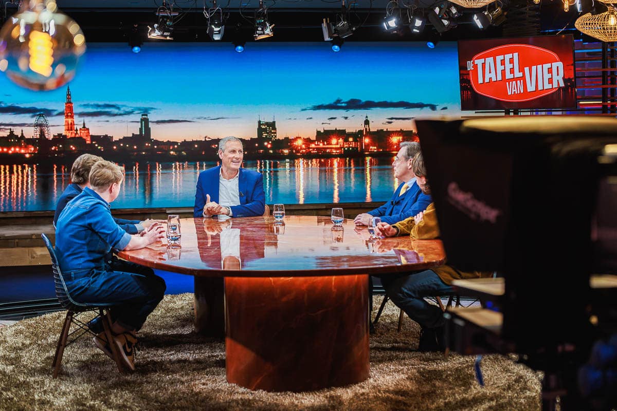 De Tafel van Vier - Play4 - Deusjevoo - Video editing - videomontage - videomonteur - Branding fotografie - campagne fotografie - portretfotografie - portretten – portretfoto’s - productfotografie - aftermovie - Levi Lenaerts - blikopener - professionele fotografie en bedrijfsvideo's - www.blikopener.be
