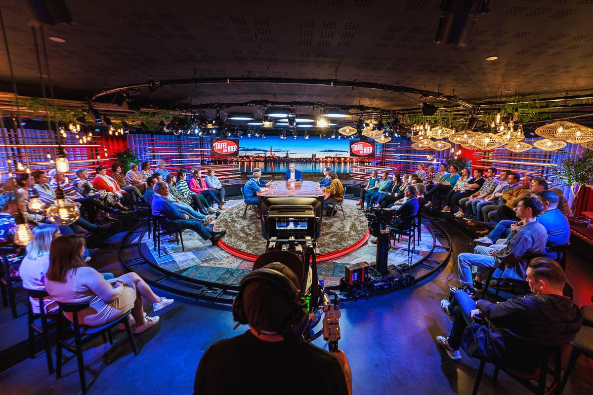 De Tafel van Vier - Play4 - Deusjevoo - Video editing - videomontage - videomonteur - Branding fotografie - campagne fotografie - portretfotografie - portretten – portretfoto’s - productfotografie - aftermovie - Levi Lenaerts - blikopener - professionele fotografie en bedrijfsvideo's - www.blikopener.be