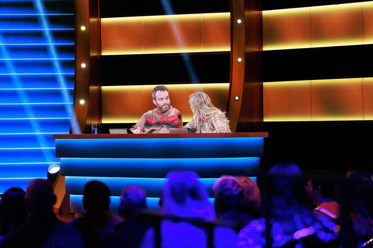 Even goeie vrienden - Deusjevoo - Decors - Video editing - videomontage - videomonteur - Branding fotografie - campagne fotografie - portretfotografie - portretten – portretfoto’s - productfotografie - aftermovie - Levi Lenaerts - blikopener - professionele fotografie en bedrijfsvideo's - www.blikopener.be