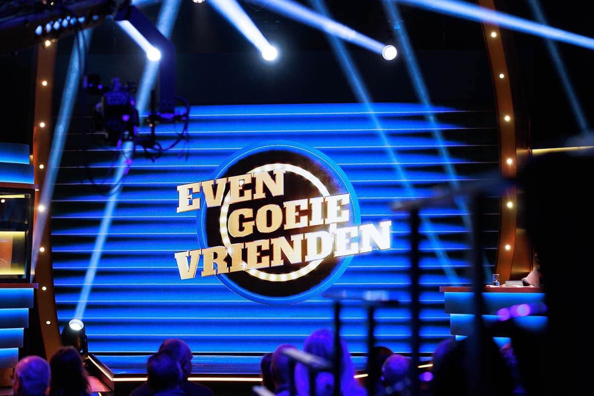 Even goeie vrienden - Deusjevoo - Decors - Video editing - videomontage - videomonteur - Branding fotografie - campagne fotografie - portretfotografie - portretten – portretfoto’s - productfotografie - aftermovie - Levi Lenaerts - blikopener - professionele fotografie en bedrijfsvideo's - www.blikopener.be