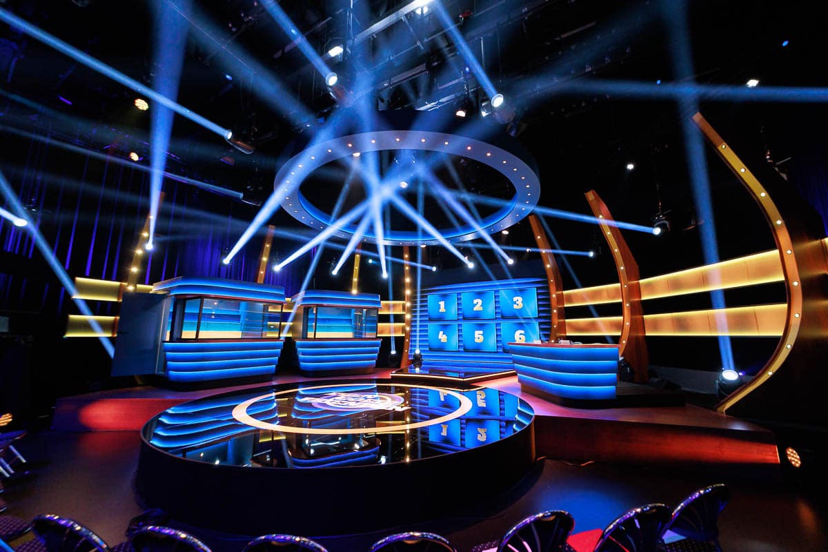 Even goeie vrienden - Deusjevoo - Decors - Video editing - videomontage - videomonteur - Branding fotografie - campagne fotografie - portretfotografie - portretten – portretfoto’s - productfotografie - aftermovie - Levi Lenaerts - blikopener - professionele fotografie en bedrijfsvideo's - www.blikopener.be