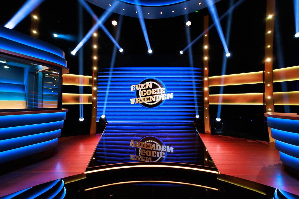 Even goeie vrienden - Deusjevoo - Decors - Video editing - videomontage - videomonteur - Branding fotografie - campagne fotografie - portretfotografie - portretten – portretfoto’s - productfotografie - aftermovie - Levi Lenaerts - blikopener - professionele fotografie en bedrijfsvideo's - www.blikopener.be