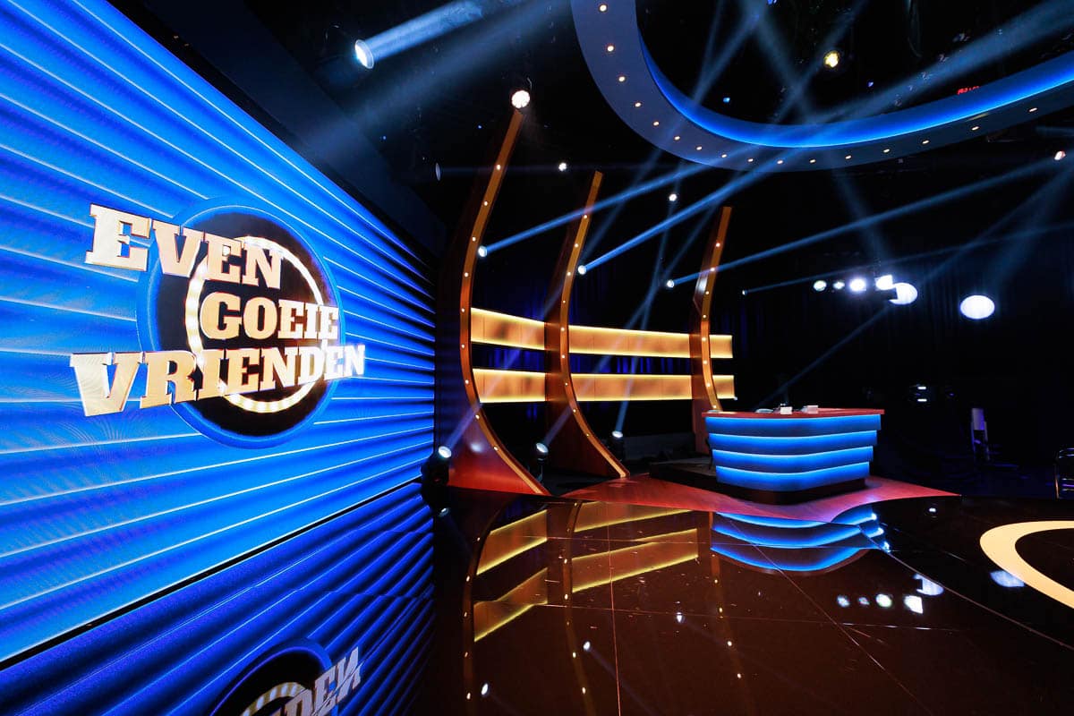 Even goeie vrienden - Deusjevoo - Decors - Video editing - videomontage - videomonteur - Branding fotografie - campagne fotografie - portretfotografie - portretten – portretfoto’s - productfotografie - aftermovie - Levi Lenaerts - blikopener - professionele fotografie en bedrijfsvideo's - www.blikopener.be