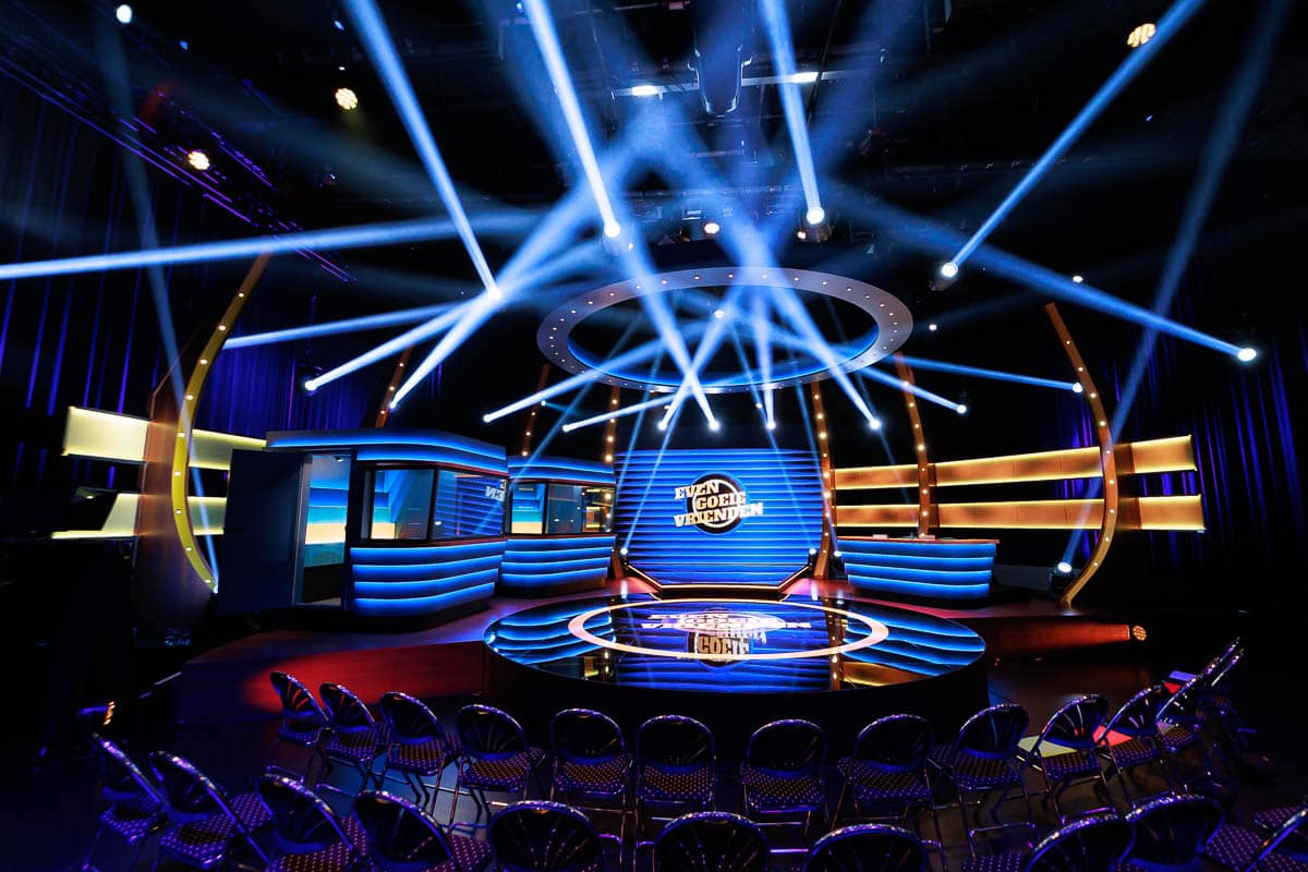 Even goeie vrienden - Deusjevoo - Decors - Video editing - videomontage - videomonteur - Branding fotografie - campagne fotografie - portretfotografie - portretten – portretfoto’s - productfotografie - aftermovie - Levi Lenaerts - blikopener - professionele fotografie en bedrijfsvideo's - www.blikopener.be