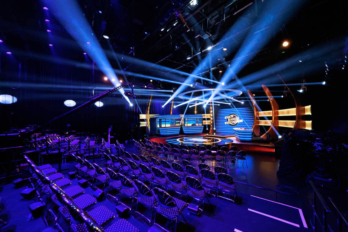 Even goeie vrienden - Deusjevoo - Decors - Video editing - videomontage - videomonteur - Branding fotografie - campagne fotografie - portretfotografie - portretten – portretfoto’s - productfotografie - aftermovie - Levi Lenaerts - blikopener - professionele fotografie en bedrijfsvideo's - www.blikopener.be