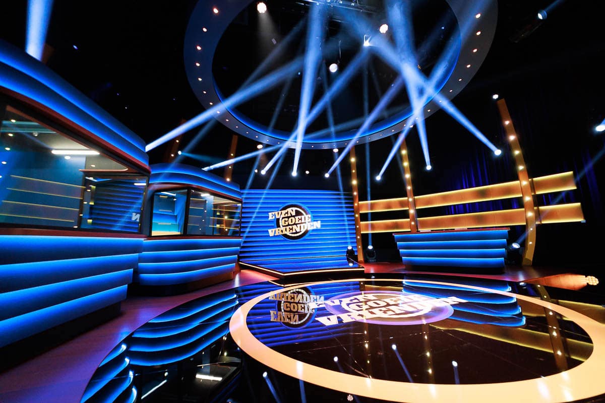 Even goeie vrienden - Deusjevoo - Decors - Video editing - videomontage - videomonteur - Branding fotografie - campagne fotografie - portretfotografie - portretten – portretfoto’s - productfotografie - aftermovie - Levi Lenaerts - blikopener - professionele fotografie en bedrijfsvideo's - www.blikopener.be