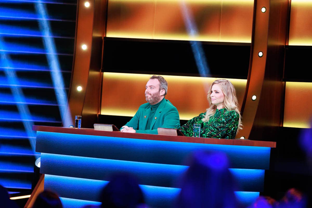 Even goeie vrienden - Deusjevoo - Decors - Video editing - videomontage - videomonteur - Branding fotografie - campagne fotografie - portretfotografie - portretten – portretfoto’s - productfotografie - aftermovie - Levi Lenaerts - blikopener - professionele fotografie en bedrijfsvideo's - www.blikopener.be