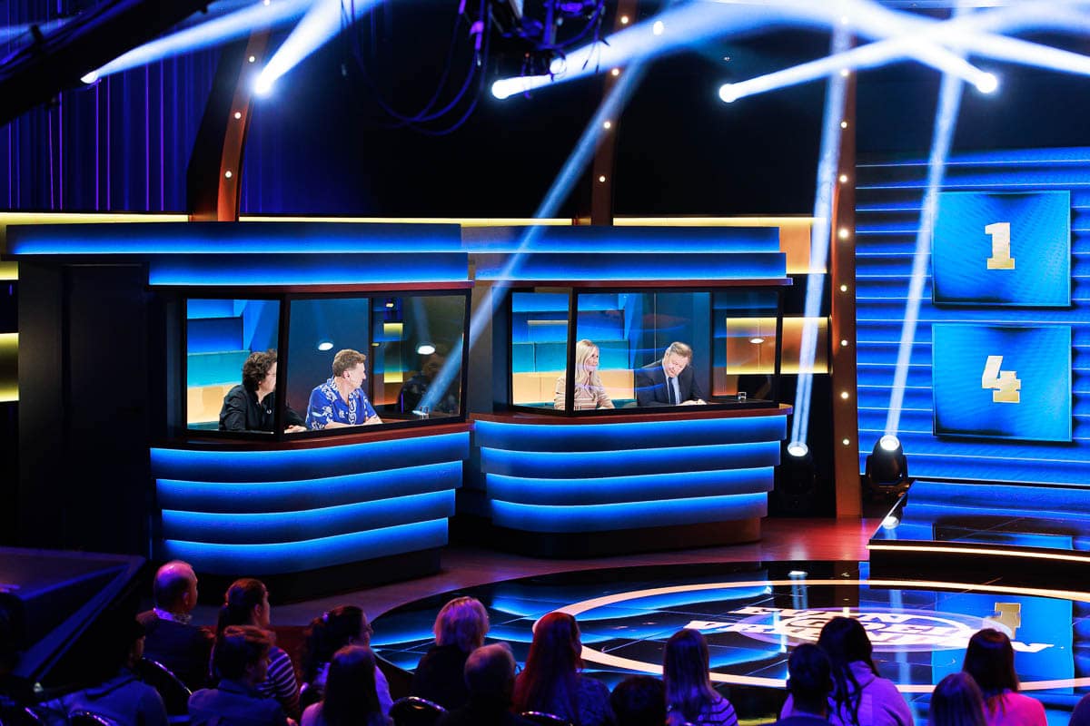 Even goeie vrienden - Deusjevoo - Decors - Video editing - videomontage - videomonteur - Branding fotografie - campagne fotografie - portretfotografie - portretten – portretfoto’s - productfotografie - aftermovie - Levi Lenaerts - blikopener - professionele fotografie en bedrijfsvideo's - www.blikopener.be