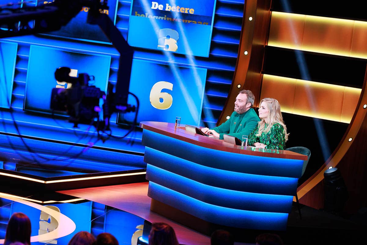 Even goeie vrienden - Deusjevoo - Decors - Video editing - videomontage - videomonteur - Branding fotografie - campagne fotografie - portretfotografie - portretten – portretfoto’s - productfotografie - aftermovie - Levi Lenaerts - blikopener - professionele fotografie en bedrijfsvideo's - www.blikopener.be