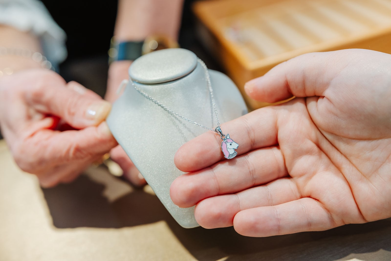 Branding foto's - campagne fotografie - portretfotografie - portretten - productfotografie - aftermovie - Levi Lenaerts - blikopener - professionele fotografie en bedrijfsvideo's - www.blikopener.be - Juwelier Vandenbergh