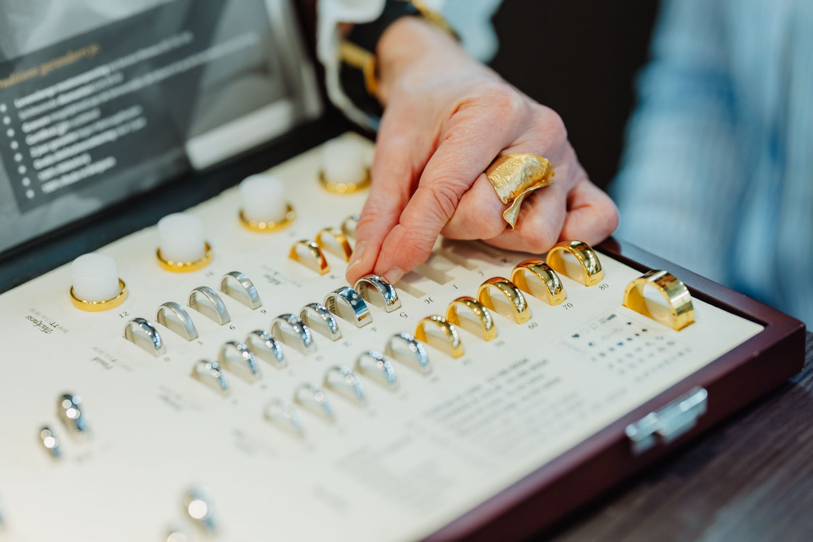 Branding foto's - campagne fotografie - portretfotografie - portretten - productfotografie - aftermovie - Levi Lenaerts - blikopener - professionele fotografie en bedrijfsvideo's - www.blikopener.be - Juwelier Vandenbergh