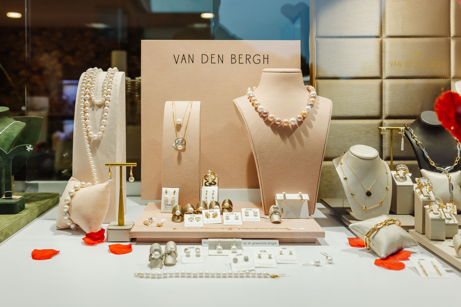 Branding foto's - campagne fotografie - portretfotografie - portretten - productfotografie - aftermovie - Levi Lenaerts - blikopener - professionele fotografie en bedrijfsvideo's - www.blikopener.be - Juwelier Vandenbergh