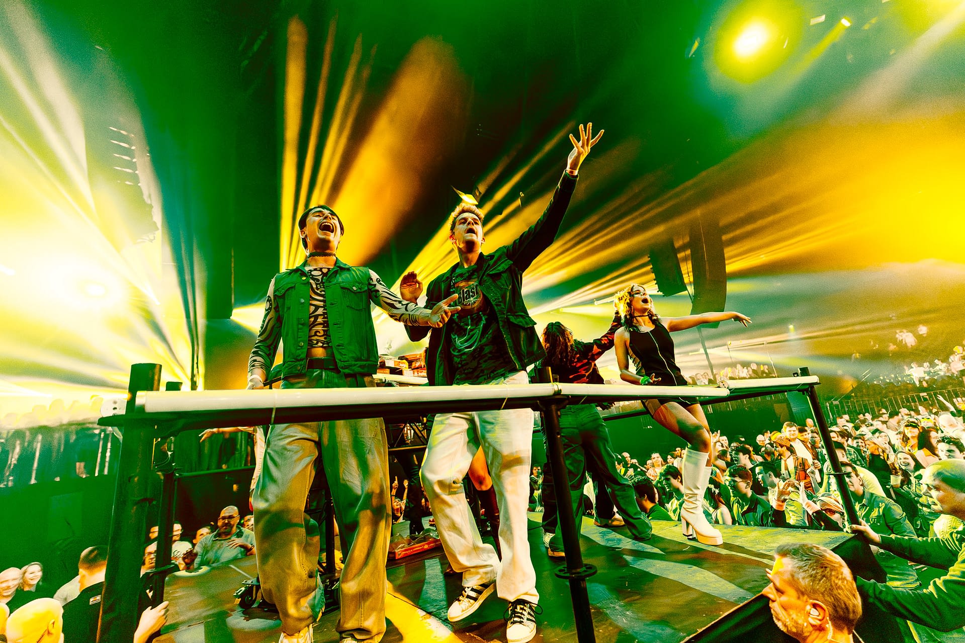 I love the 90s & Nillies - Branding foto's - campagne fotografie - portretfotografie - portretten - productfotografie - aftermovie - Levi Lenaerts - blikopener - professionele fotografie en bedrijfsvideo's - www.blikopener.be
